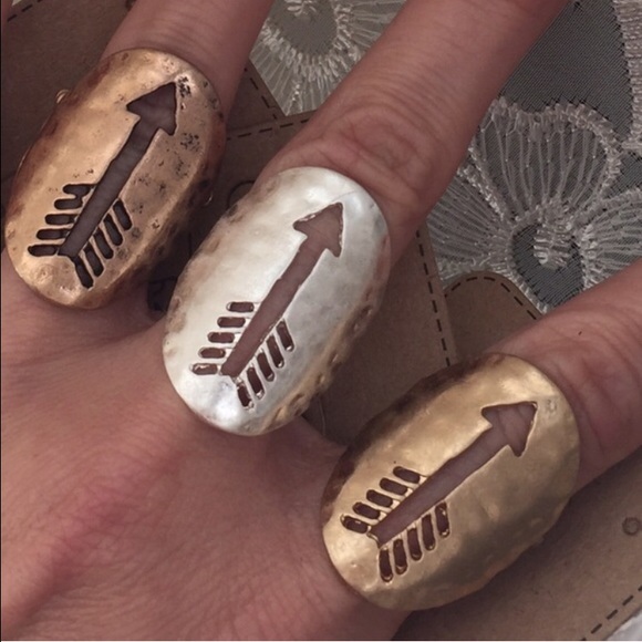 🎯2/$20 Cutout Arrow Ring - Picture 2 of 5