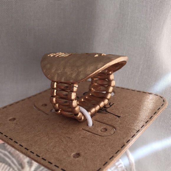 🎯2/$20 Cutout Arrow Ring - Picture 4 of 5