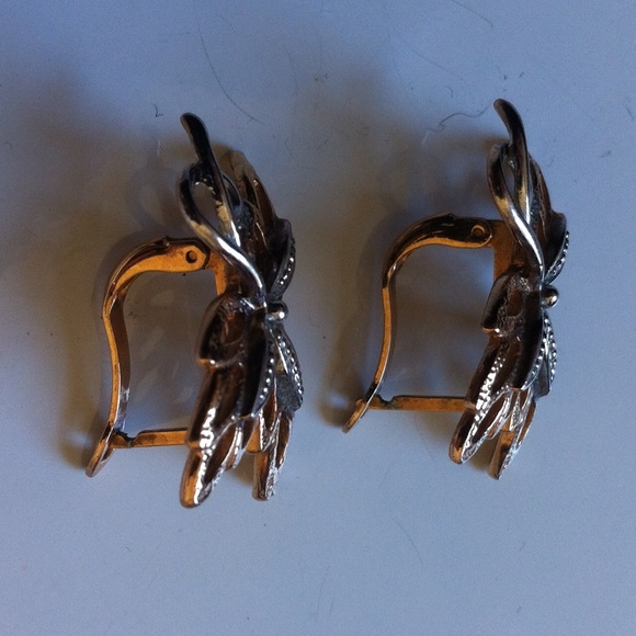 Gold and silver earrings - Picture 2 of 3