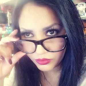 Meet your Posher, Crystal