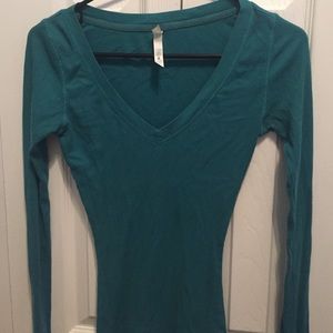 Long sleeve v-neck top