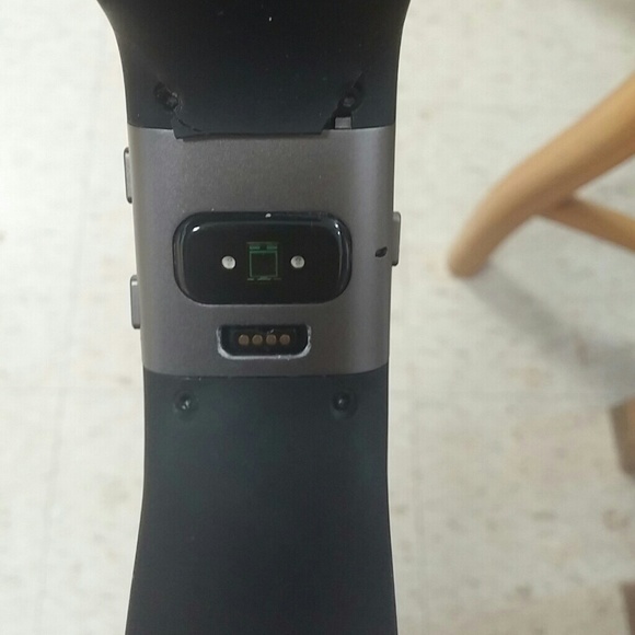 FitBit Surge - Picture 2 of 3