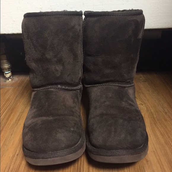 ugg classic short chocolate