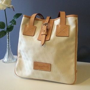 Brand new Dooney and Bourke shoulder bag