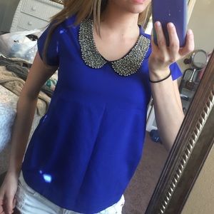 Cute top with collar