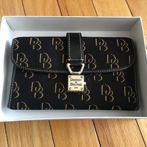 Dooney & Bourke wallet