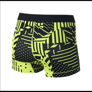 Nike pro short M----