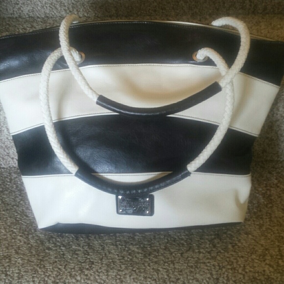 Kenneth Cole Reaction. - Picture 1 of 4