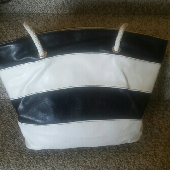 Kenneth Cole Reaction. - Picture 3 of 4