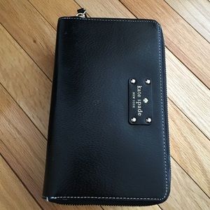 Kate Spade Zip Around Traveler Wallet