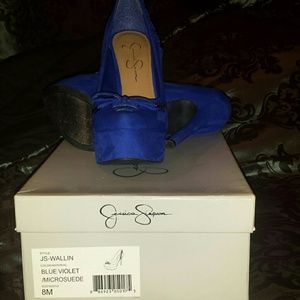 Blue violet pump