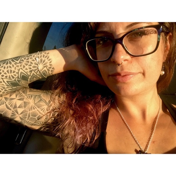 Meet Your Posher - Picture 3 of 4