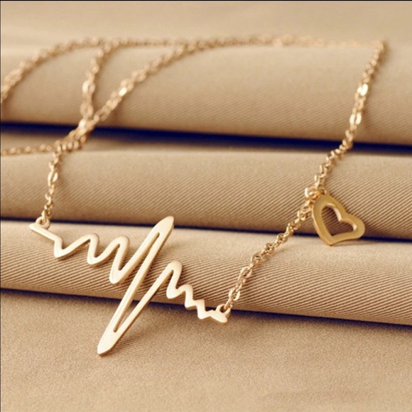 Jewelry - Gold heart beat necklace