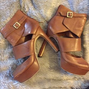 Vince Camuto strappy tan pumps