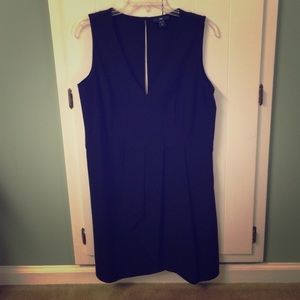 Perfect little black dress. So simple, so stylish!