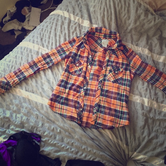 Super cute and warm button up plad shirt