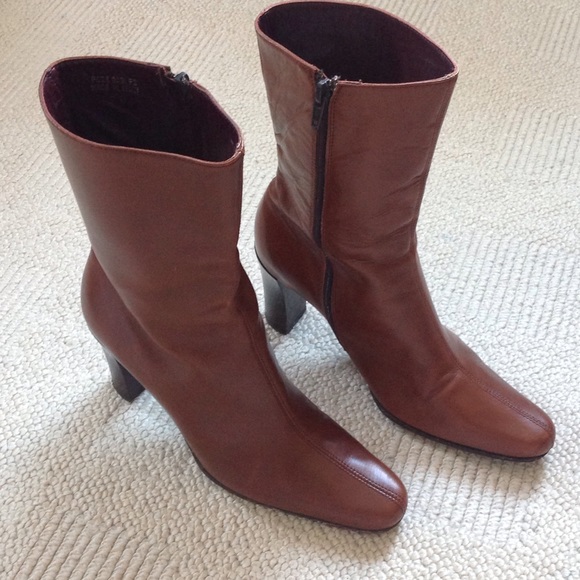 SOLD!!!🤑🎉HP🎉11.1.20🎉Mid calf leather boots👢 - Picture 2 of 8