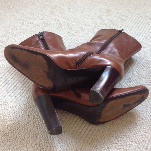 SOLD!!!🤑🎉HP🎉11.1.20🎉Mid calf leather boots👢 - Picture 3 of 8