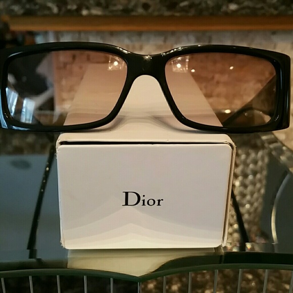CHRISTIAN DIOR SUNGLASSES--REPOSHING