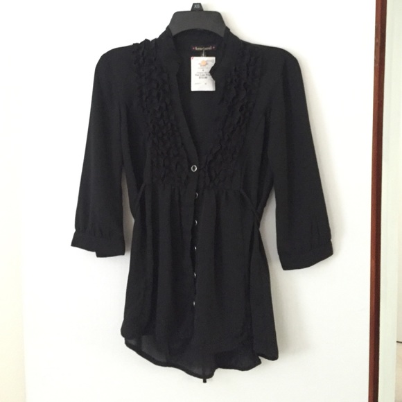 ✨Very Sexy✨ great price. Black VNeck