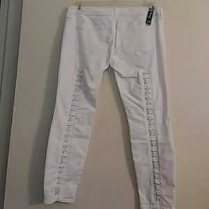 Bebe  white jeans 28