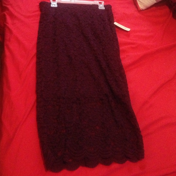 Forever 21 knee long burgundy skirt