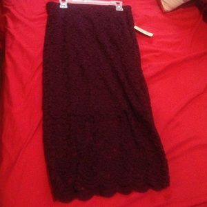 Forever 21 knee long burgundy skirt