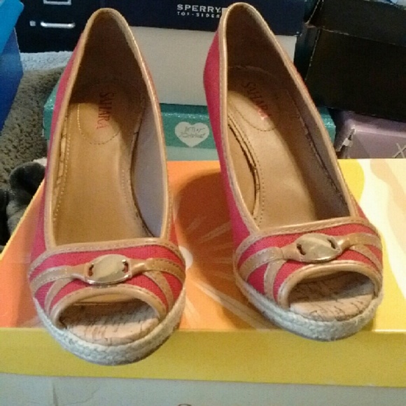 Women's size 6 shoes
