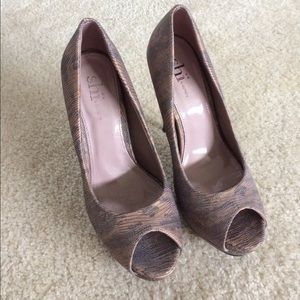 Shi high heels