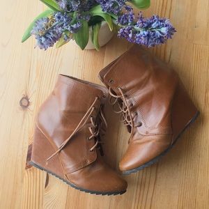 🎉GET IT QUICK: UO Brown Lace Up Wedge Booties