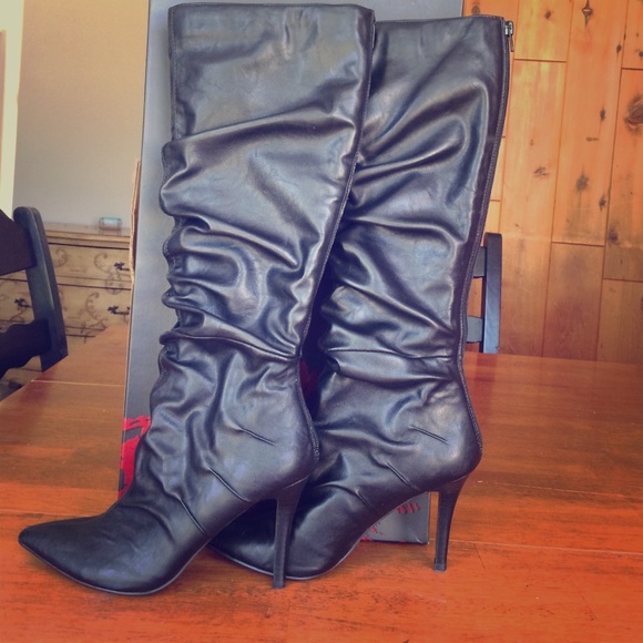 Carlos Santana's size 7 Chase HH dress boots black