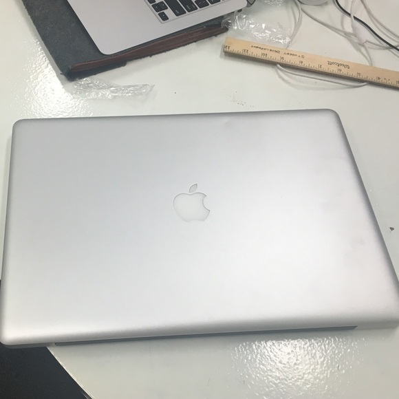 Mac 17" 2.2 GHz Intel Core i7