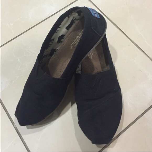 TOMS size 7 black💕