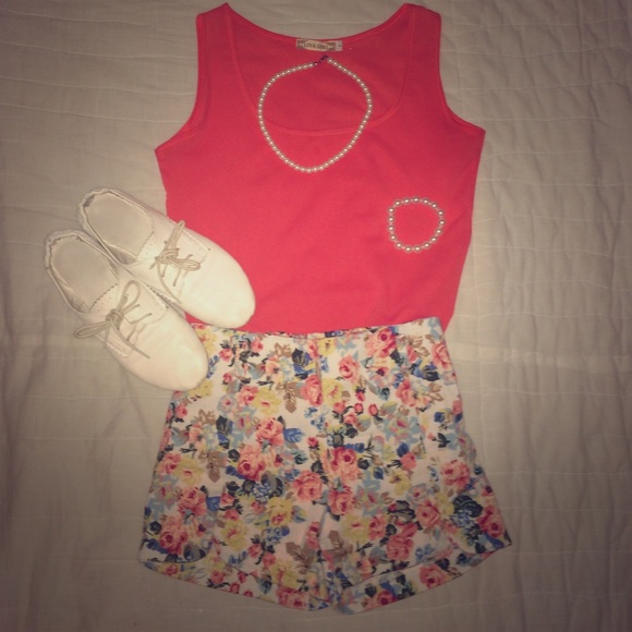 🌺Floral Summer Shorts🌺 - Picture 1 of 2