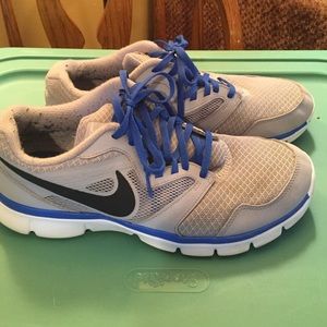 Men's 8 1/2 Nike flex experience run 3