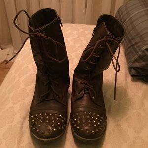 Brown Combat boots, medium height