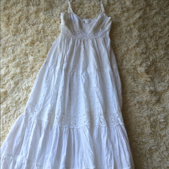 Beautiful white summer dress by BCBG MAXAZRIA