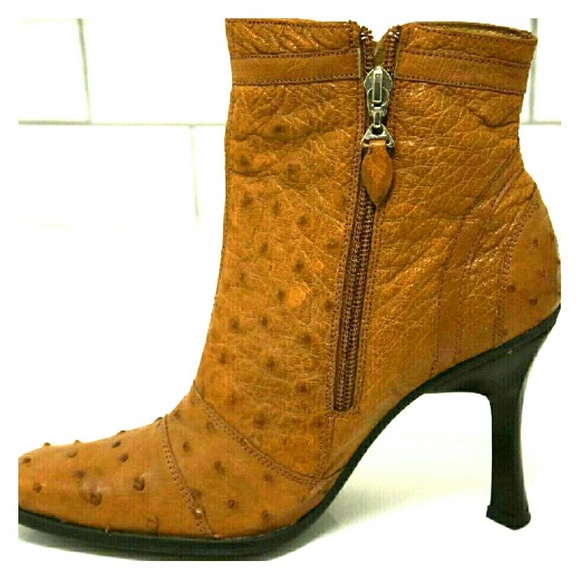 Ostrich skin short boots