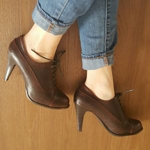 NEVER WORN Dark brown heeled ankle booties!