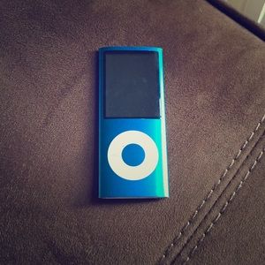 NEW IPOD AND CHARGER