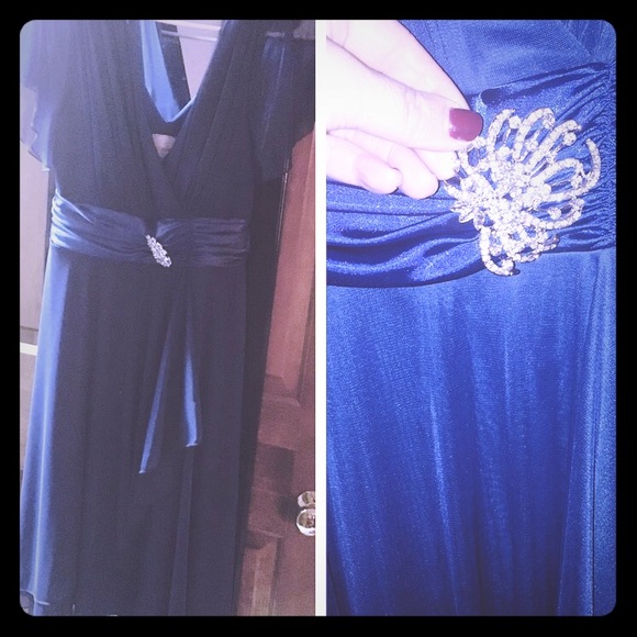 Gorgeous blue dress!