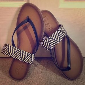 Black and white Skecher Sandals