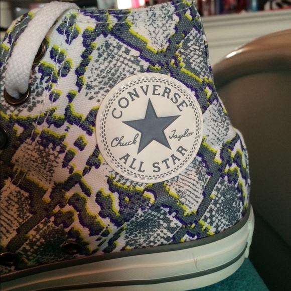 Scale Patterned Converse - Picture 3 of 4