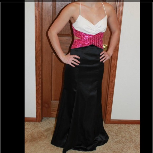 Simple and fun formal gown - Picture 1 of 4