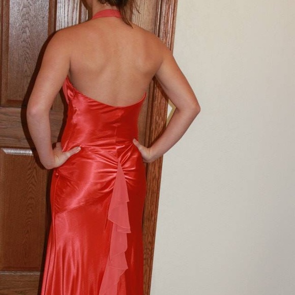 Formal gown - Picture 3 of 4