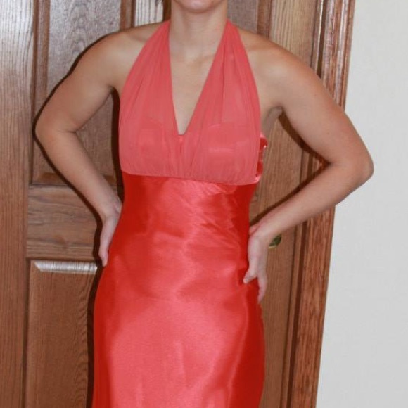 Formal gown - Picture 2 of 4