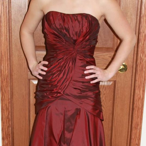 Multiple sizes available! Formal gown - Picture 2 of 4