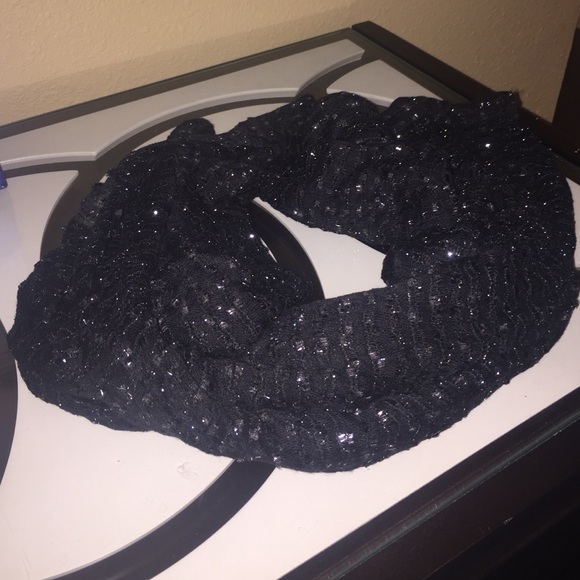Black glittery scarf! - Picture 2 of 3