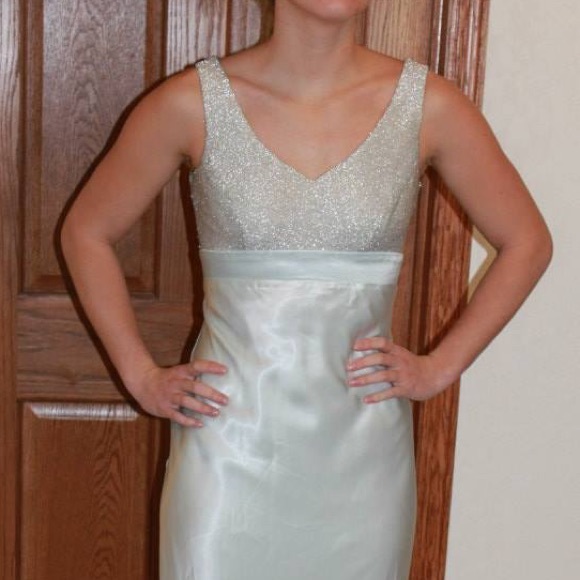 Formal gown - Picture 2 of 3