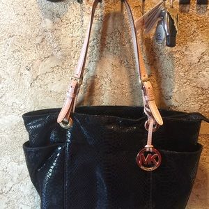 GUC Michael kors black snakeskin shoulder bag.